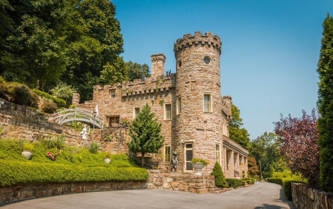 Berkeley Springs Castle Berkeley Springs Castle in West Virginia