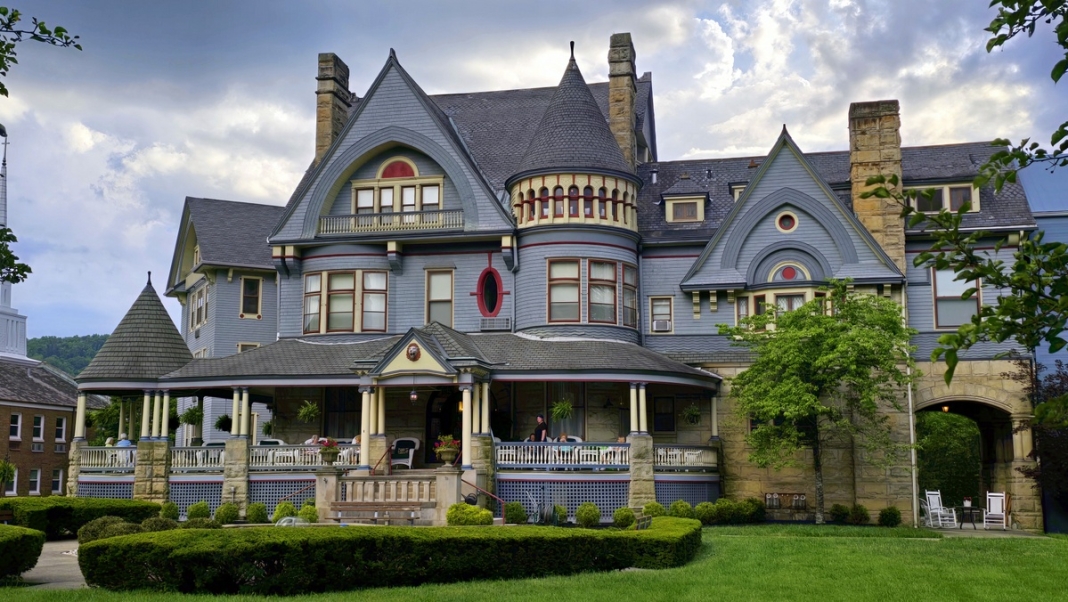 Elmwood Estate, Wheeling The Elmwood estate dazzles on the Naitonal Road in Wheeling, West Virginia.