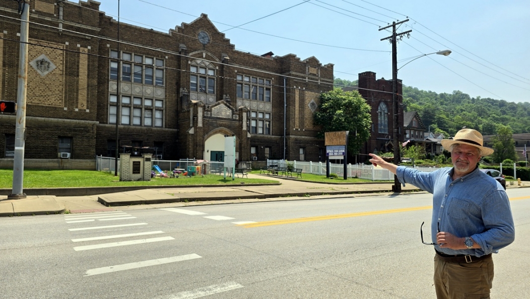 Warwood National Historic District West Virginia Explorer editor David Sibray visits the new Warwood National Historic District at Wheeling, West Virginia.
